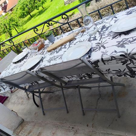Apartament Les Plantades Aveyronnaises Saint-Georges-de-Luzençon Zewnętrze zdjęcie