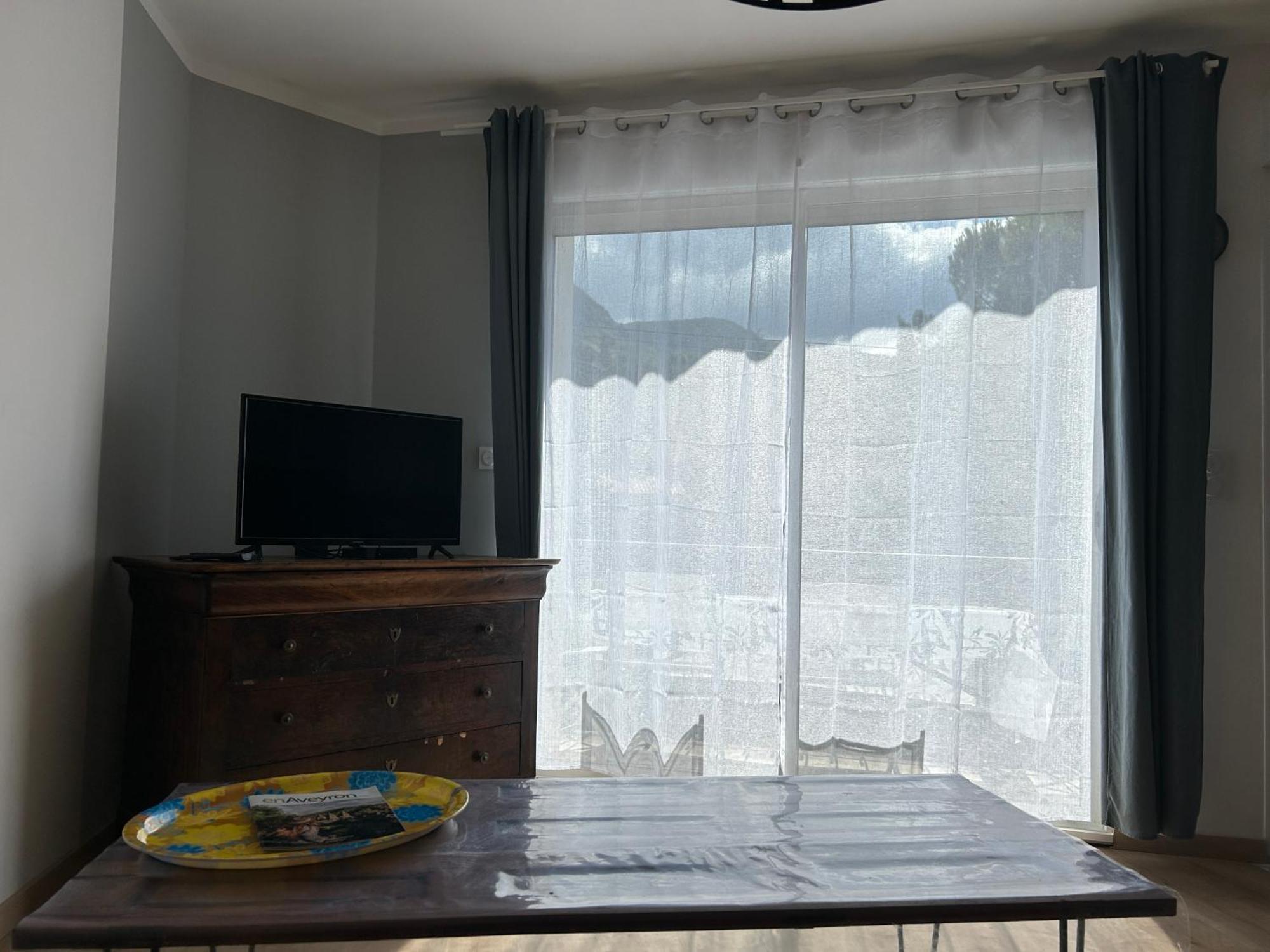 Apartament Les Plantades Aveyronnaises Saint-Georges-de-Luzençon Zewnętrze zdjęcie